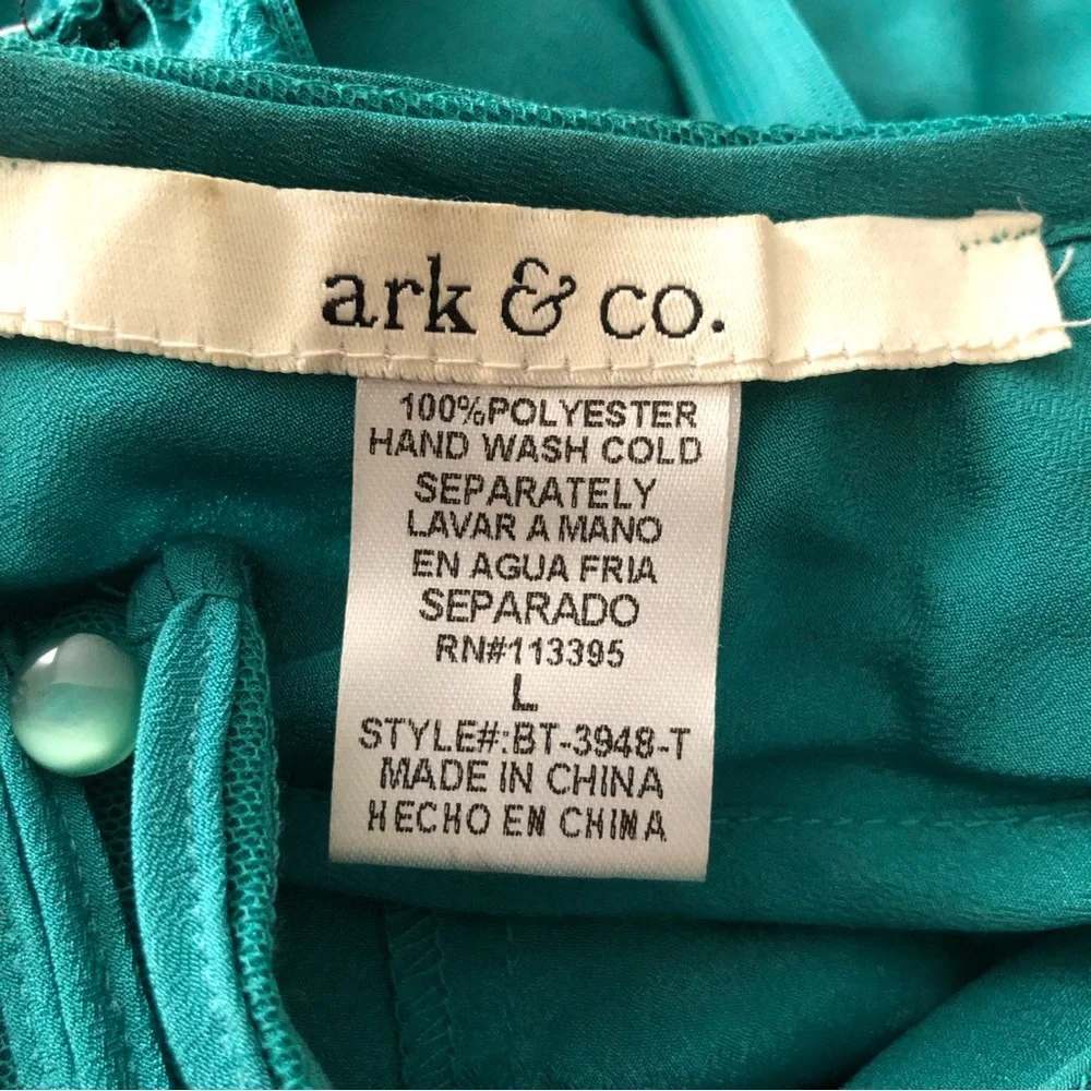 Stunning Ark & Co. Smocked Tank Top in Silk-like Polyester w/ Pearl Buttons - Picture 7 of 8